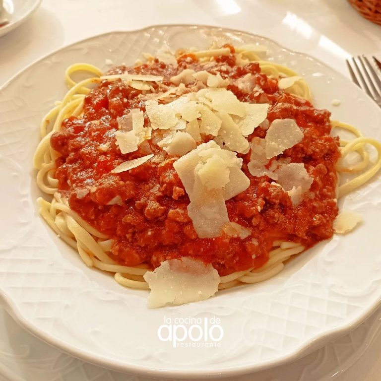 Espaguetis boloñesa y parmesano