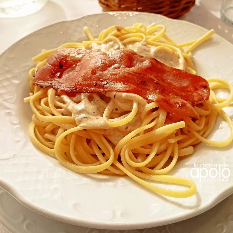 Espaguetis con truja y bacon