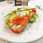 Tosta de salmón con agucate